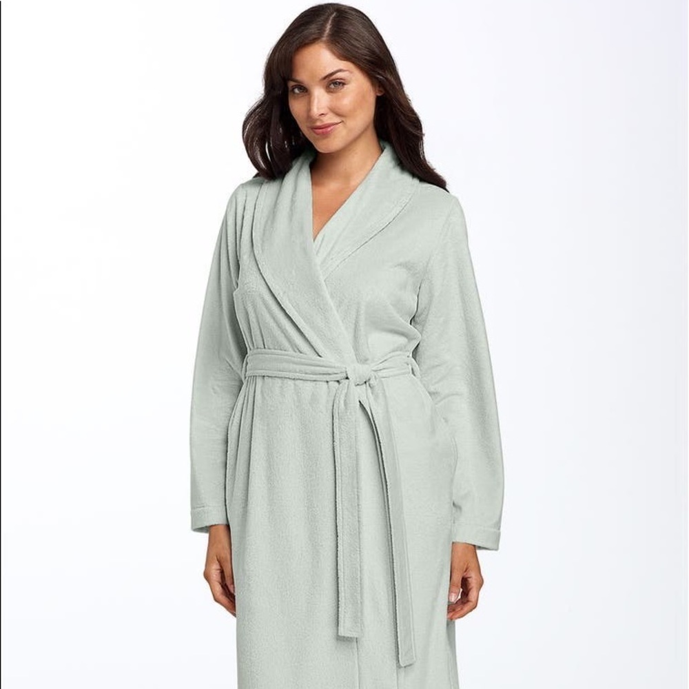 Shimera NWT Robe